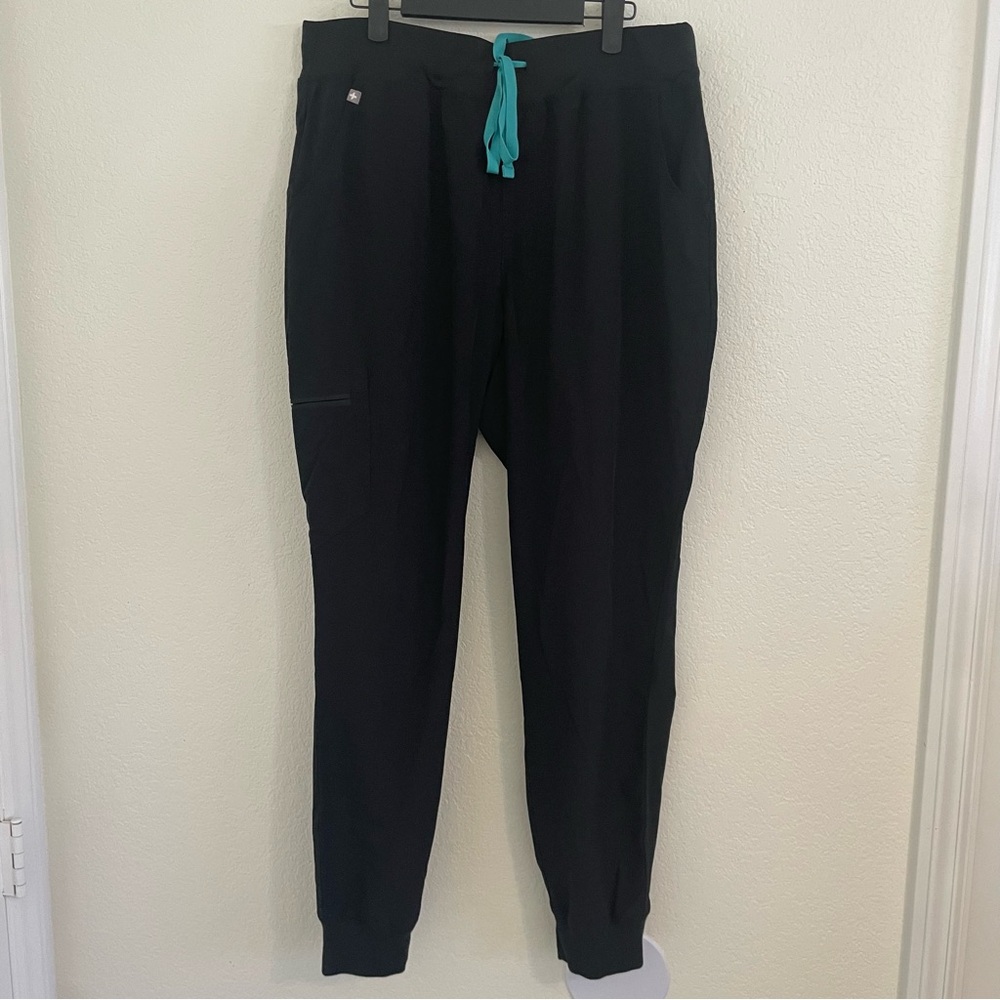 FIGS Technical Collection Scrubs Black Joggers Performance Material Women’s XL